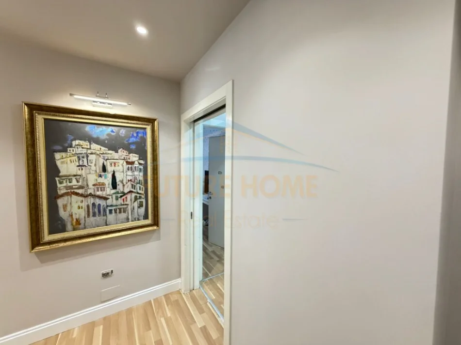 Tirane, jepet me qera apartament 3+1 Kati 3, 112 m² 845 € (Stacioni i trenit)