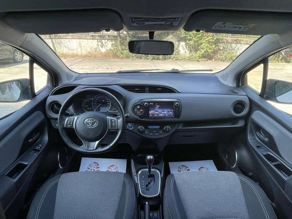 Tirane, shes makine elektrike TOYOTA YARIS HIBRID Hidrogjen, e bardhë automatik Klima 1 €