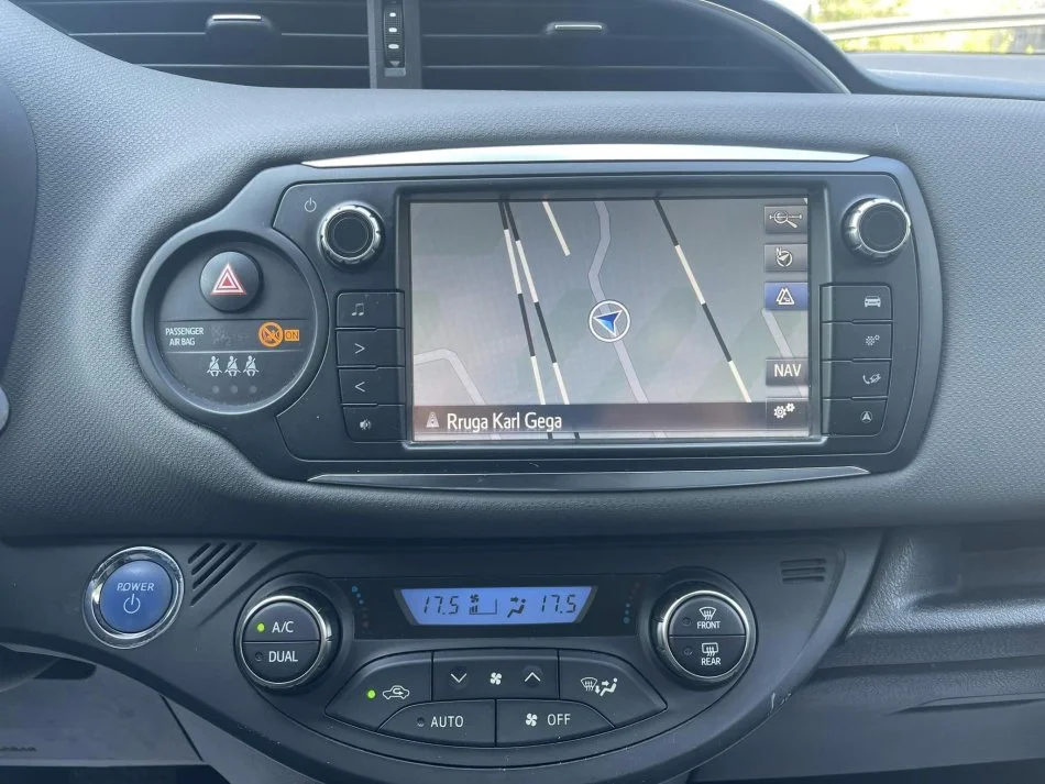 Tirane, shes makine elektrike TOYOTA YARIS HIBRID Hidrogjen, e bardhë automatik Klima 1 €