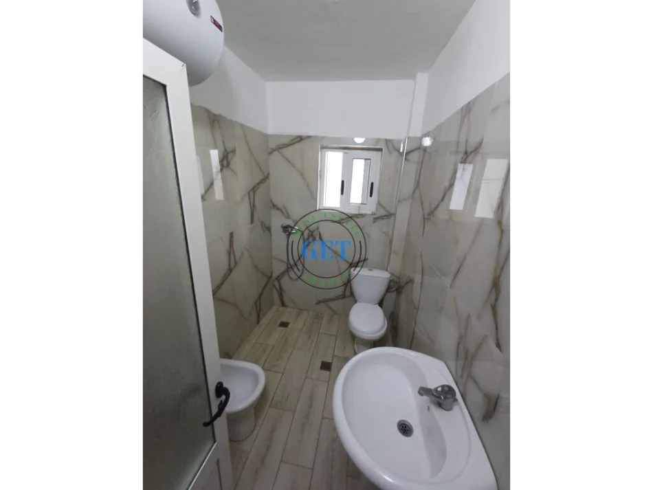 Durres, jepet me qera apartament 1+1+Ballkon Kati 5, 59 m² 220 € (Stadiumi, Durres)