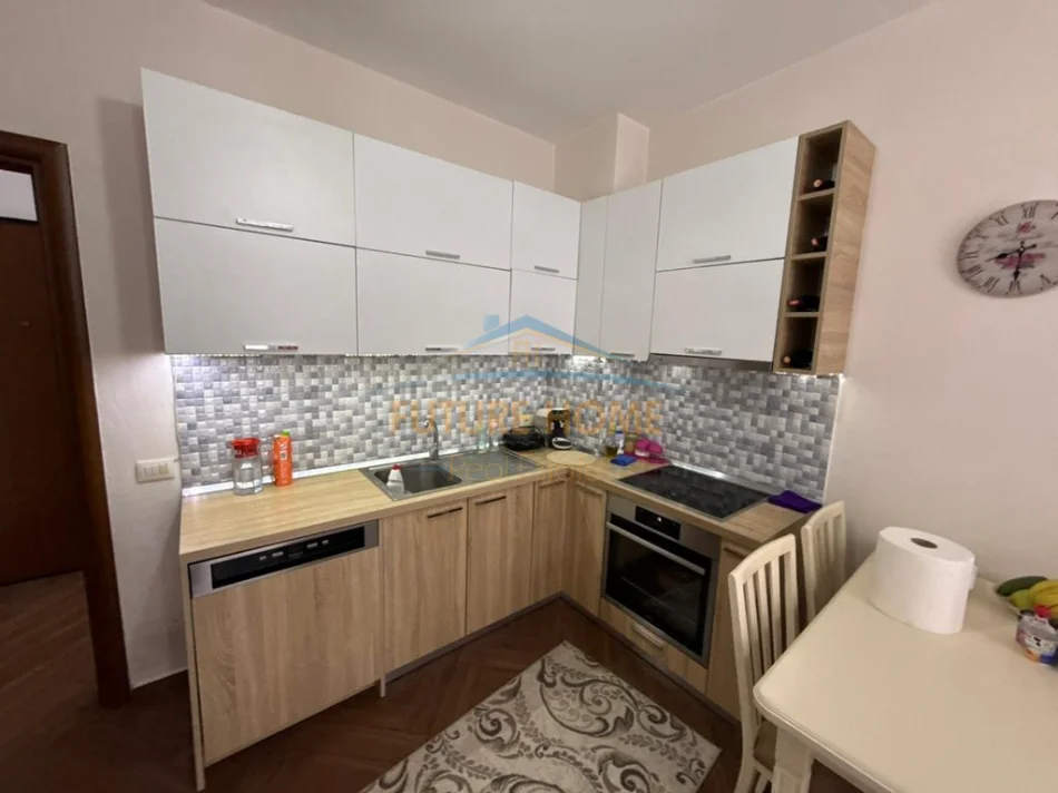 Tirane, shitet apartament 1+1+Ballkon Kati 6, 66 m² 105.000 € (Astir)
