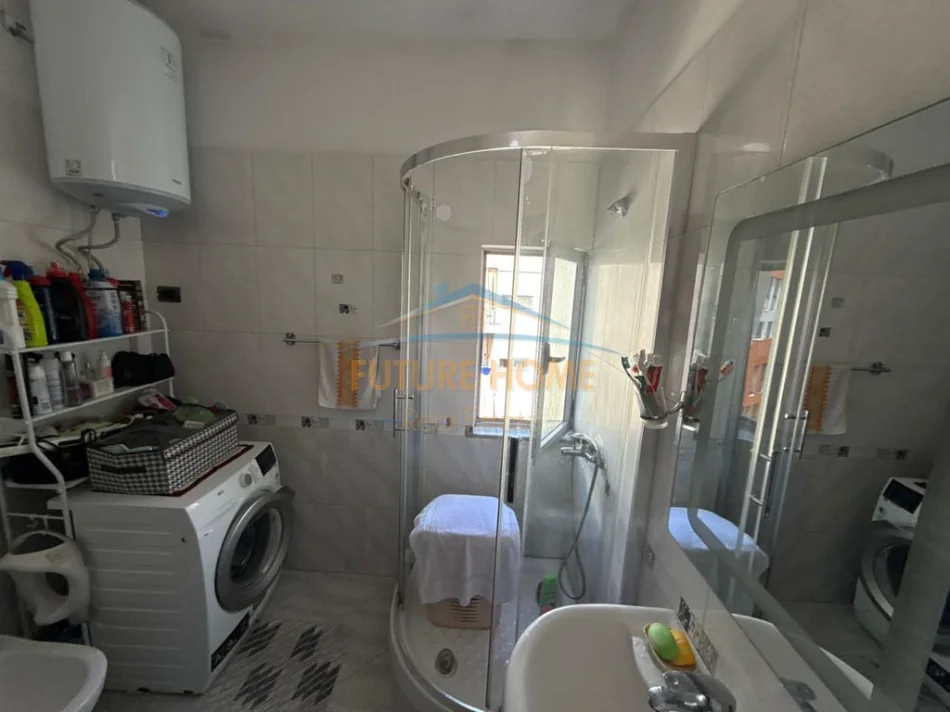 Tirane, shitet apartament 1+1+Ballkon Kati 6, 66 m² 105.000 € (UNAZA E)