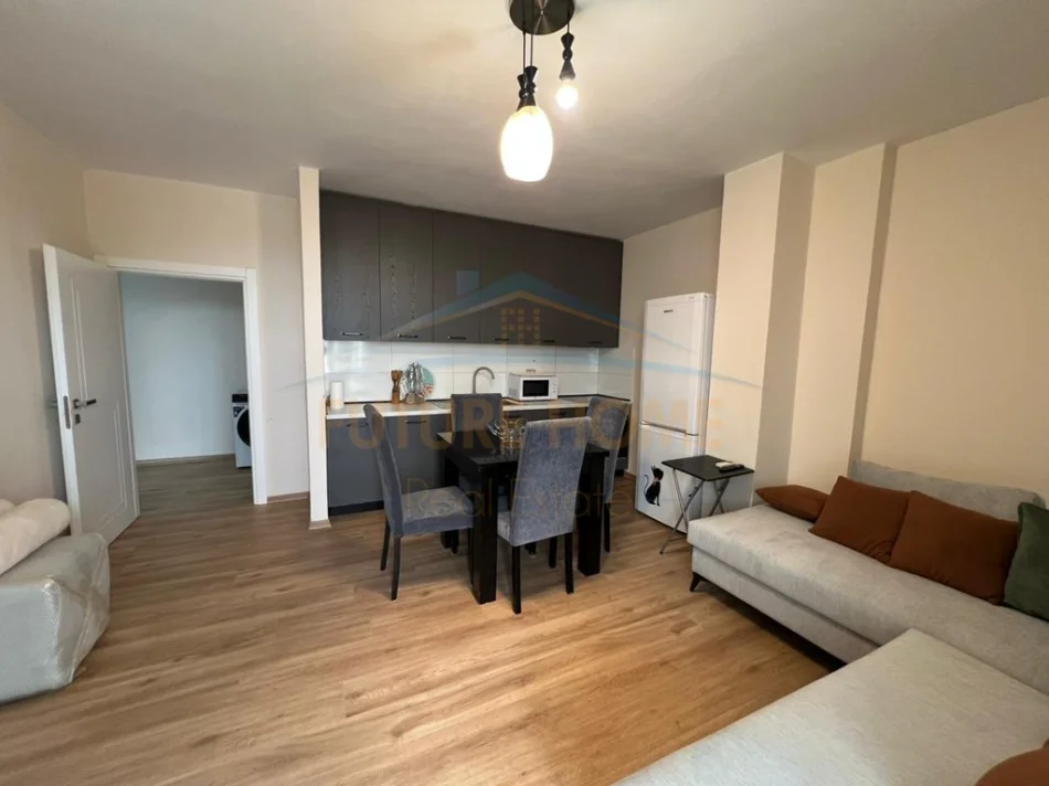 Tirane, jepet me qera apartament 1+1+Ballkon Kati 2, 65 m² 450 € (Fresku)
