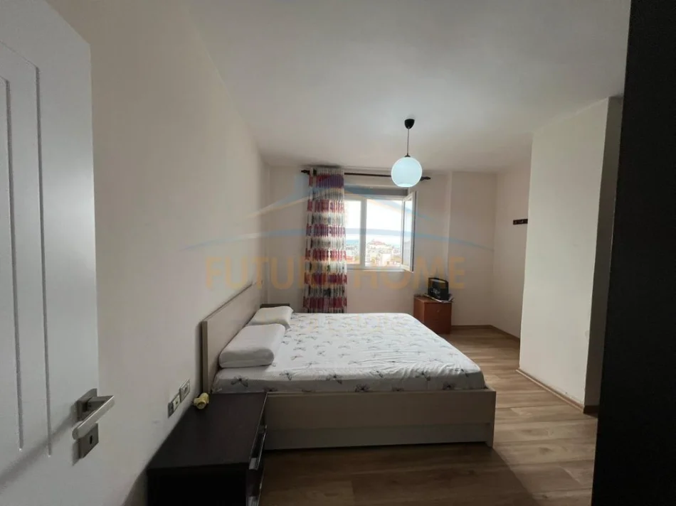 Tirane, jepet me qera apartament 1+1+Ballkon Kati 2, 65 m² 450 € (Fresku)