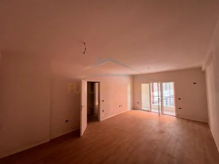 Tirane, shitet apartament 1+1 Kati 2, 70 m² 105.000 € 