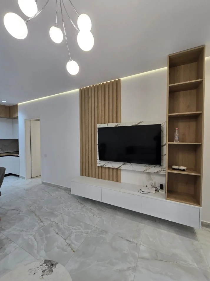 Tirane, jepet me qera apartament 1+1+Ballkon Kati 3, 90 m² 1.000 € (Liqeni i Thate)