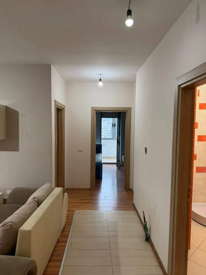 Tirane, jepet me qera apartament 2+1+Ballkon Kati 8, 100 m² 700 € 