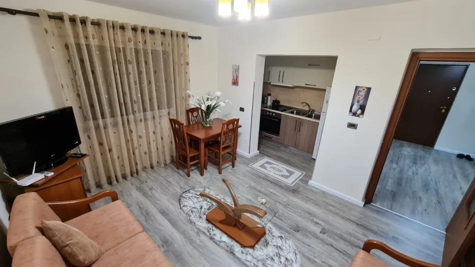 Tirane, shitet apartament 1+1 Kati 4, 145.000 € 