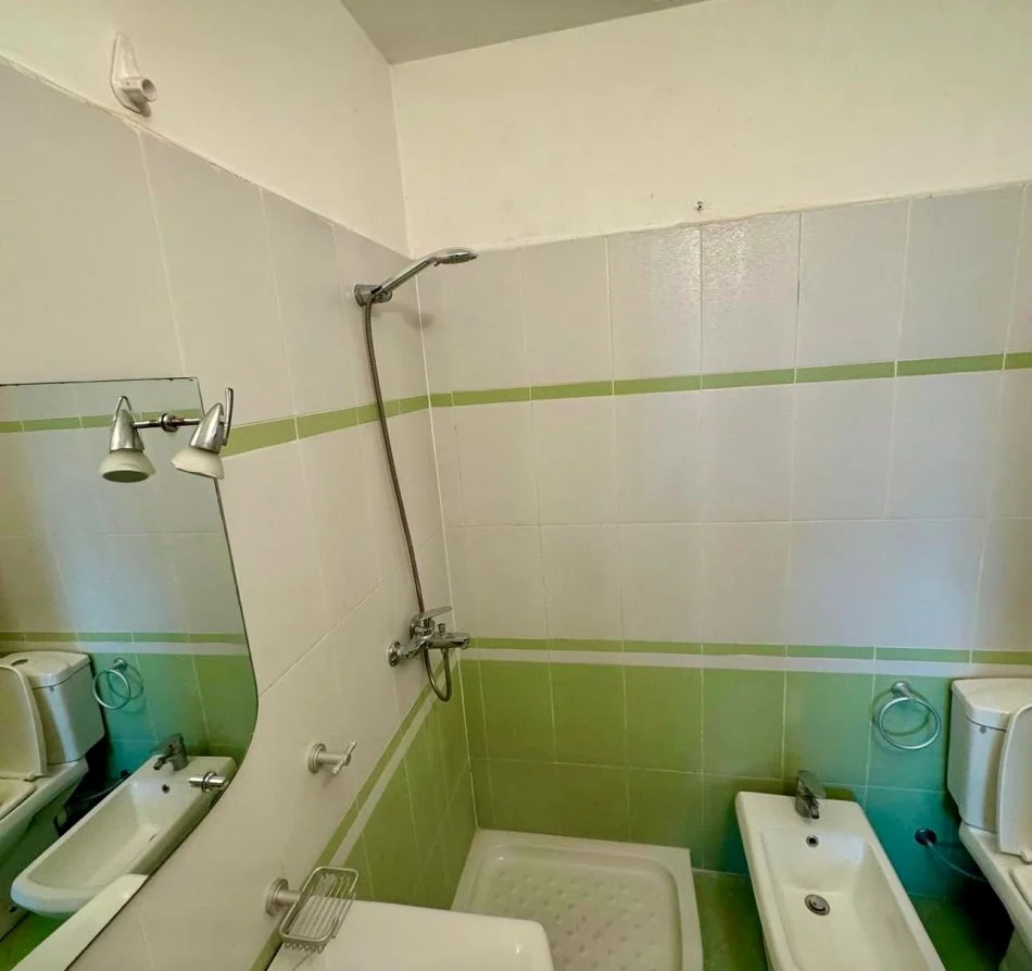 Durres, jepet me qera apartament 2+1+Ballkon Kati 5, 110 m² 350 € (Gjykata Durres)