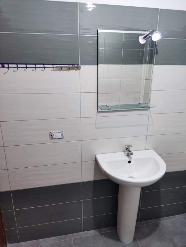 Shqiperi, jepet me qera garsonier 1+1 Kati 2, 35 m² 15.000 Leke (TRE VELLEZERIT KONDI)