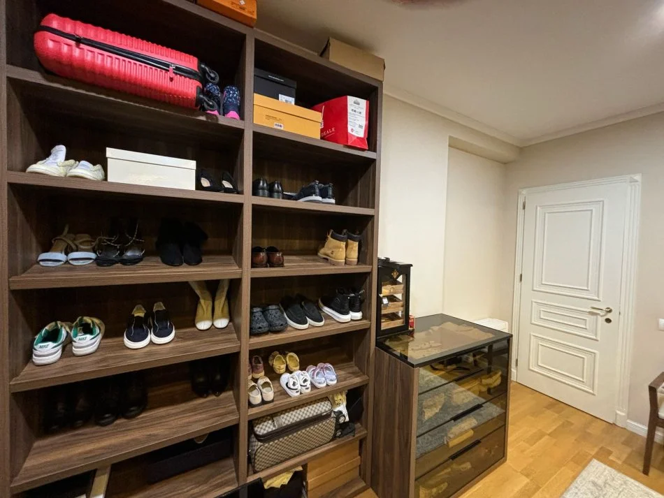 Tirane, shitet apartament 3+1+Ballkon Kati 1, 171 m² 390.000 €