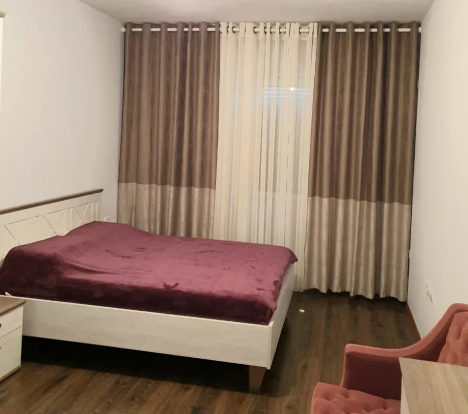 Tirane, jepet me qera apartament 2+1+Ballkon Kati 7, 520 € (Aleksander Moisiu -Kinostudio)