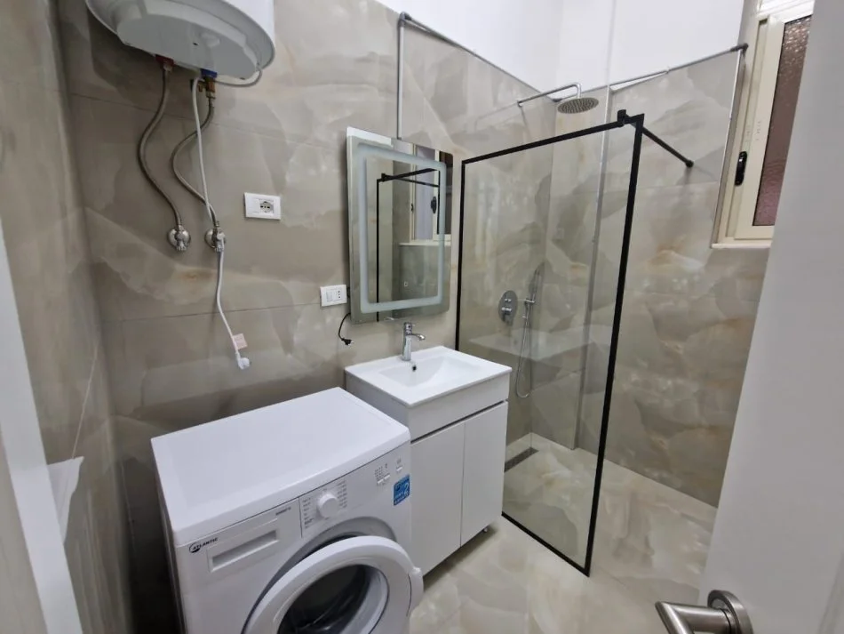 Tirane, shitet apartament 1+1 Kati 3, 84 m² 85.000 € 