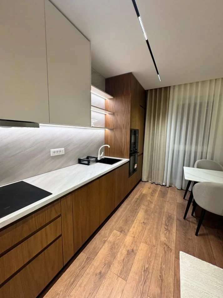 Tirane, jepet me qera apartament 2+1+Ballkon Kati 4, 70 m² 900 € (Prane Karburant Kastratit)