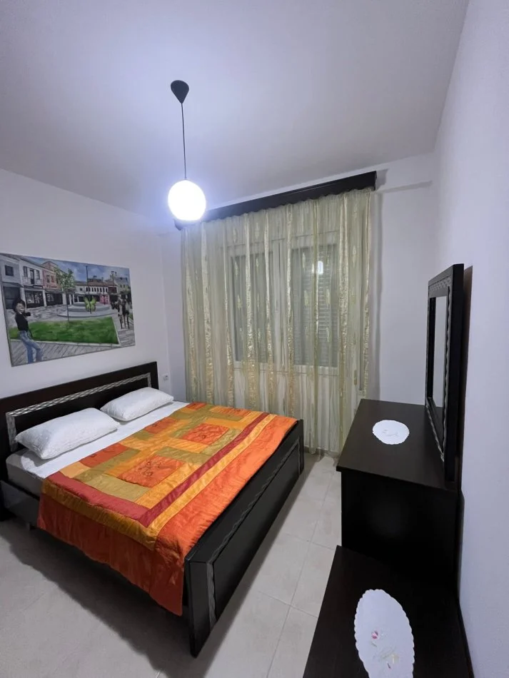 Tirane, jepet me qera apartament 1+1+Ballkon Kati 2, 70 m² 500 € (RRUGA 5 MAJ)