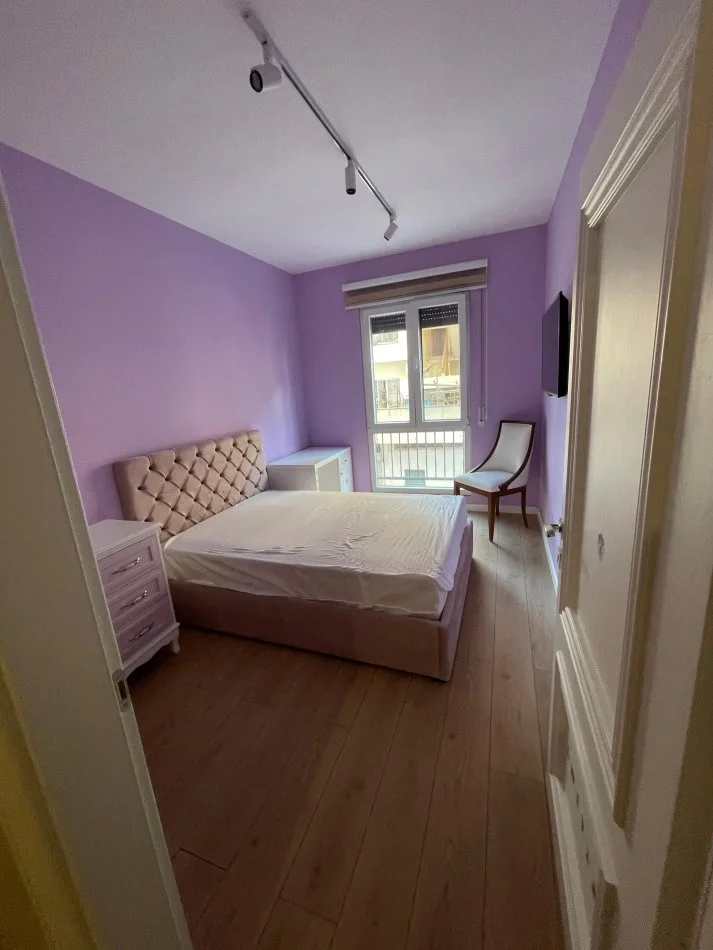 Tirane, jepet me qera apartament 3+1+Aneks+Ballkon Kati 2, 190 m² 1.500 € (MYSLYM SHYRI)