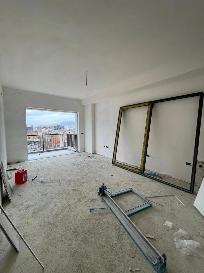 Tirane, shitet apartament 2+1+Ballkon Kati 5, 105 m² 280.000 € (Rruga Barrikadave)