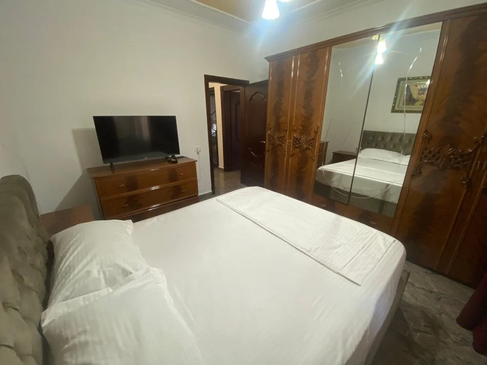 Tirane, jepet me qera apartament 2+1+Ballkon Kati 6, 112 m² 1.000 € (Bulevardi Zogu i Pare)