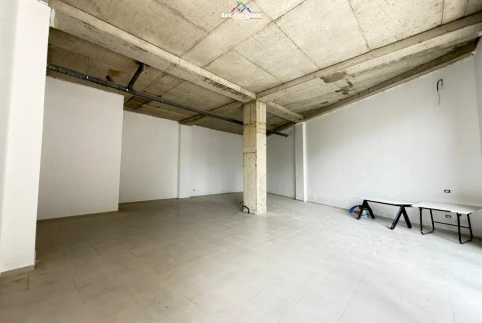 Tirane, jepet me qera Kati 0, 2.000 m² 2.000 € 