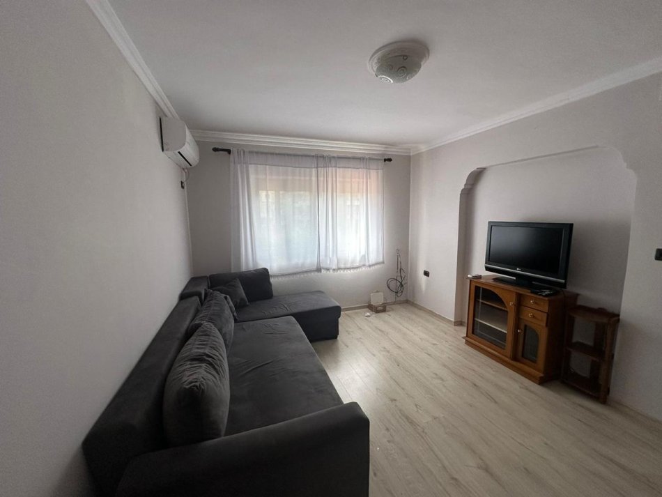 Tirane, jepet me qera apartament 1+1+Ballkon Kati 5, 60 m² 600 € (MYSLYM SHYRI)