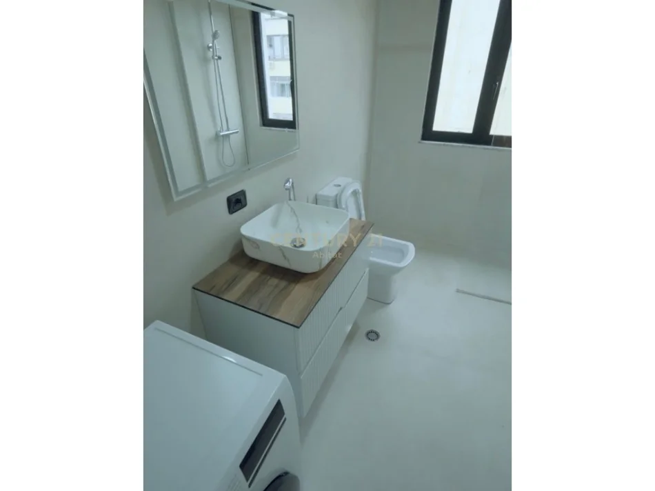 Tirane, shes apartament 2+1 Kati 8, 101 m² 250.000 € (Deliorgji)