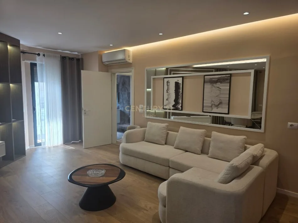 Tirane, jepet me qera apartament 2+1 Kati 3, 117 m² 1.200 € (Rruga e Durresit)