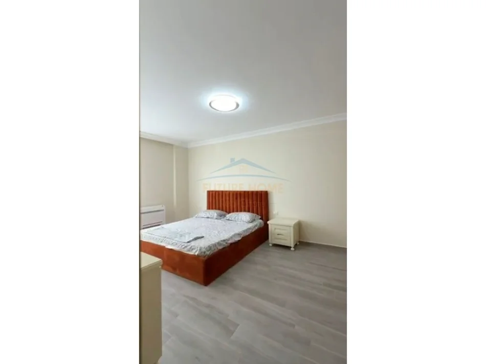 Tirane, jepet me qera apartament 1+1 Kati 5, 70 m² 450 € (Rruga 5 Maj)