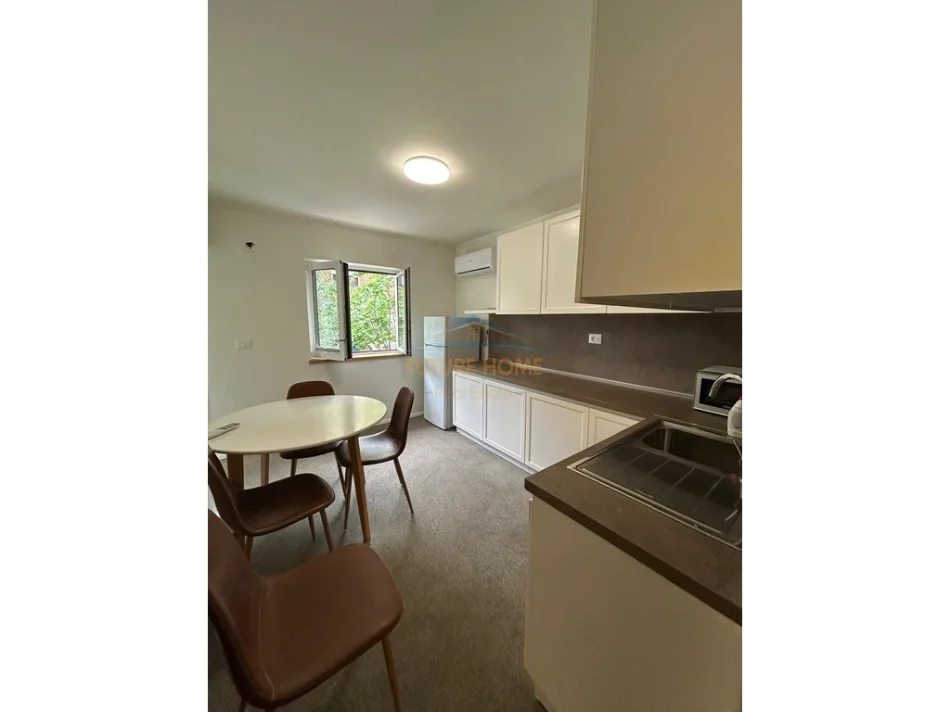 Tirane, jepet me qera ambjent biznesi Kati 2, 130 m² 1.500 € (21 dhjetori)