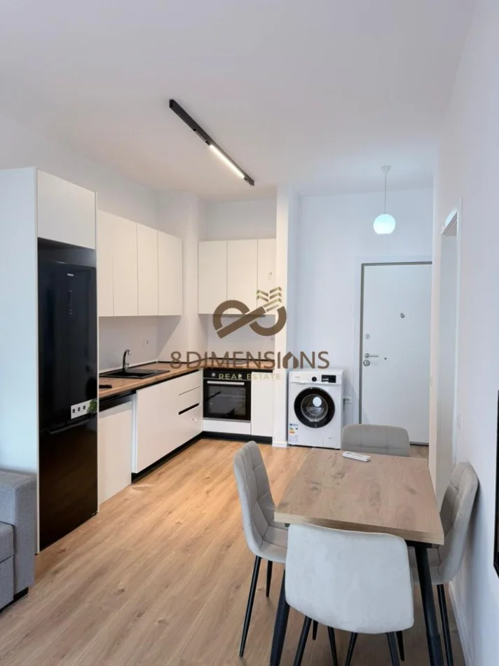 Tirane, jepet me qera apartament 1+1+Ballkon Kati 5, 44 m² 400 € (ali demi)