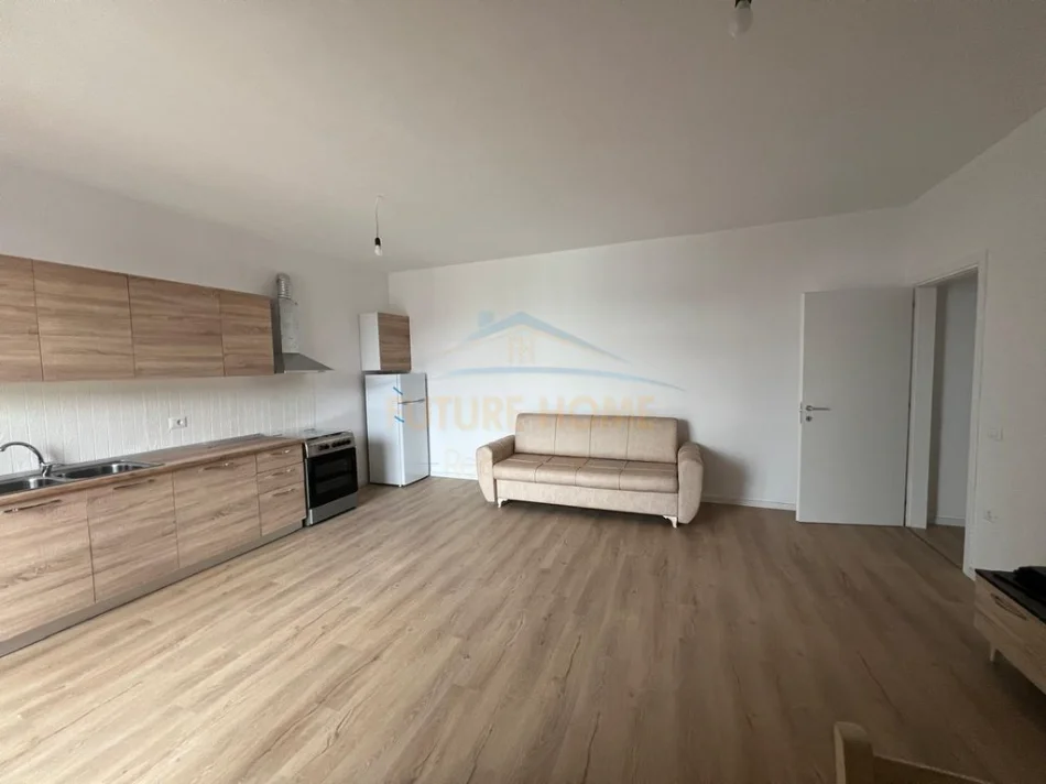 Tirane, jepet me qera apartament 1+1 Kati 4, 80 m² 450 € (Bulevardi i Ri)
