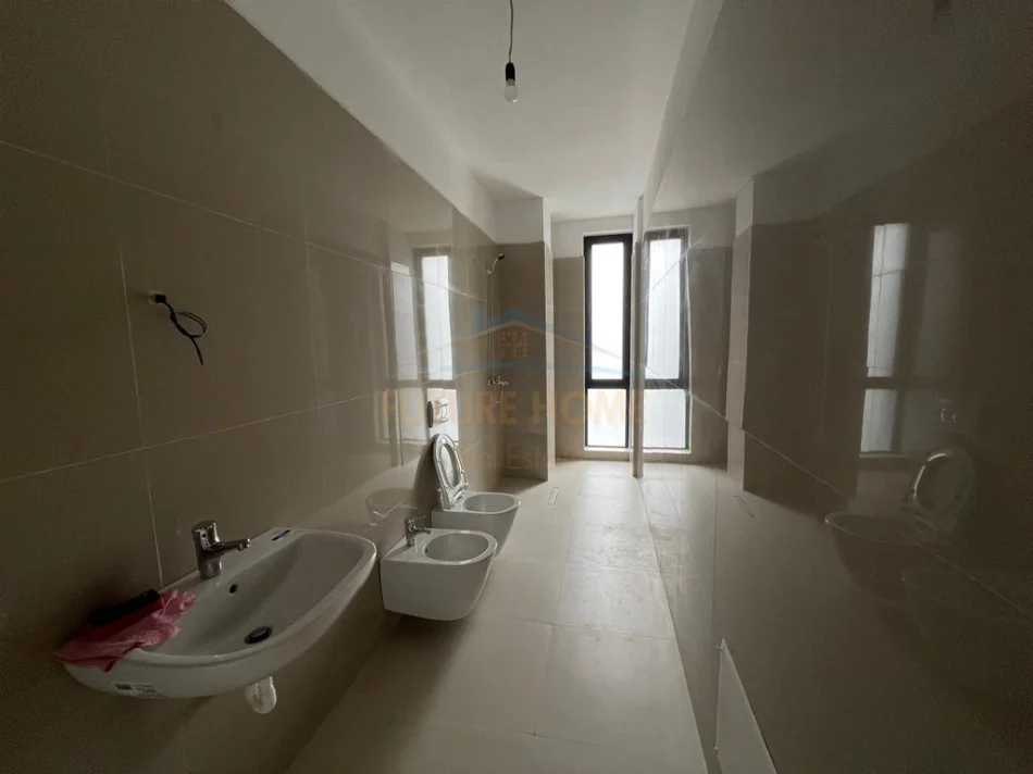 Tirane, jepet me qera apartament 1+1+Ballkon Kati 4, 80 m² 450 € (Platinum Residence, Jordan Misja)