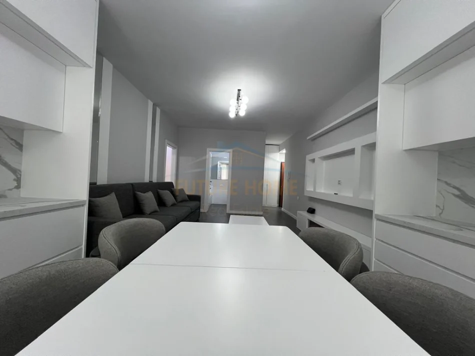 Tirane, jepet me qera apartament 2+1 Kati 4, 77 m² 900 € (Usluga, Stacioni i Trenit)