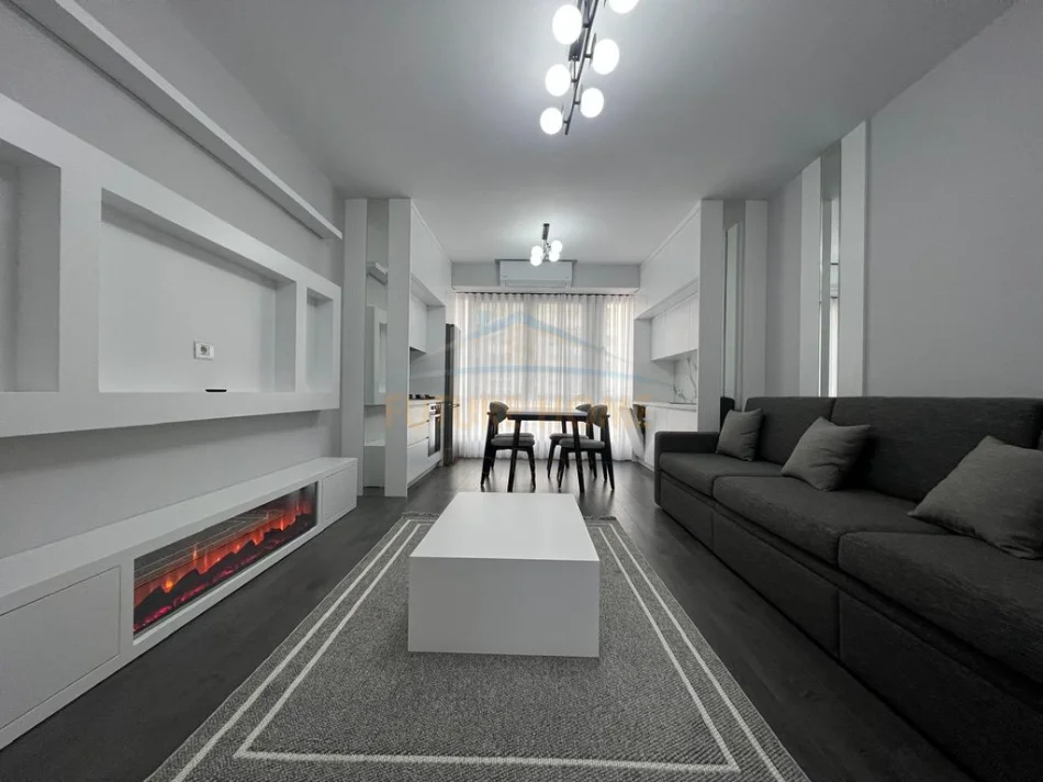 Tirane, jepet me qera apartament 2+1 Kati 4, 77 m² 900 € (Kompleksi Usluga)