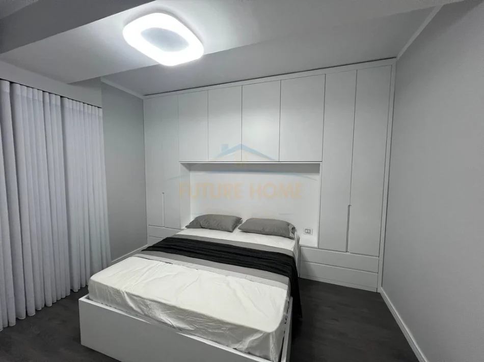 Tirane, jepet me qera apartament 2+1 Kati 4, 77 m² 900 € (Usluga, Stacioni i Trenit)