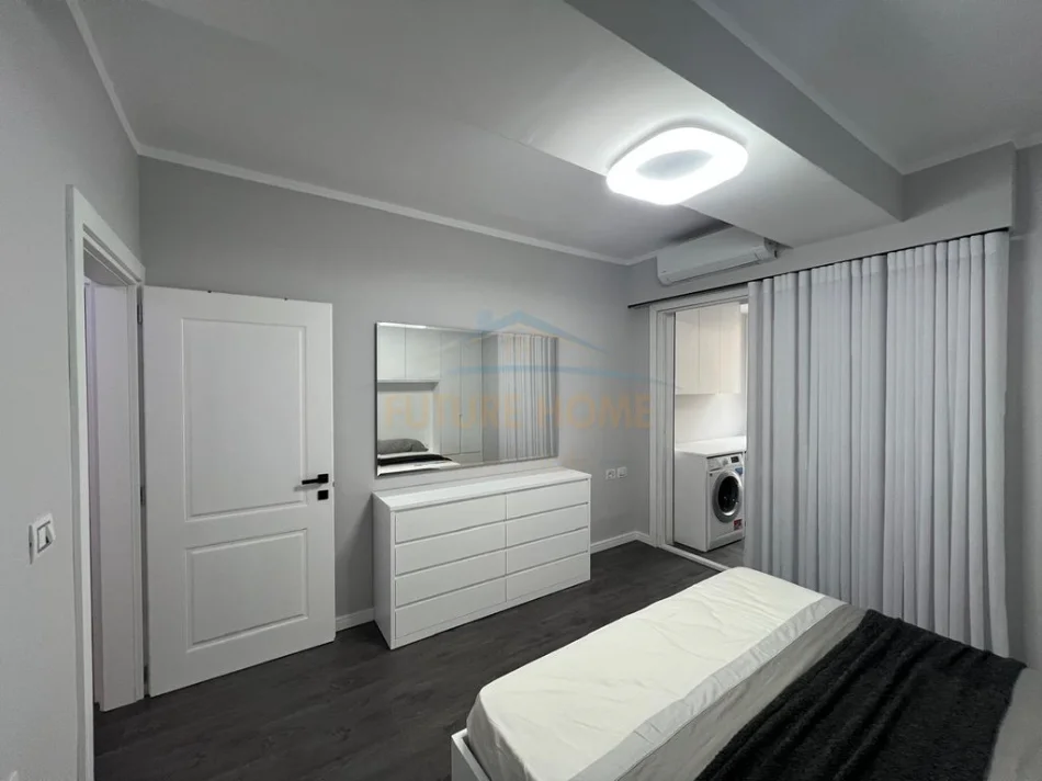 Tirane, jepet me qera apartament 2+1 Kati 4, 77 m² 900 € (Usluga, Stacioni i Trenit)