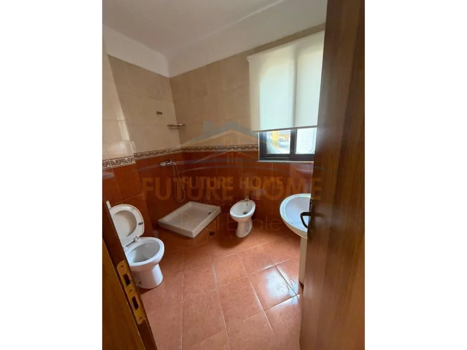 Tirane, shitet apartament 2+1 Kati 6, 127 m² 317.500 € (Rruga e Kosovareve)