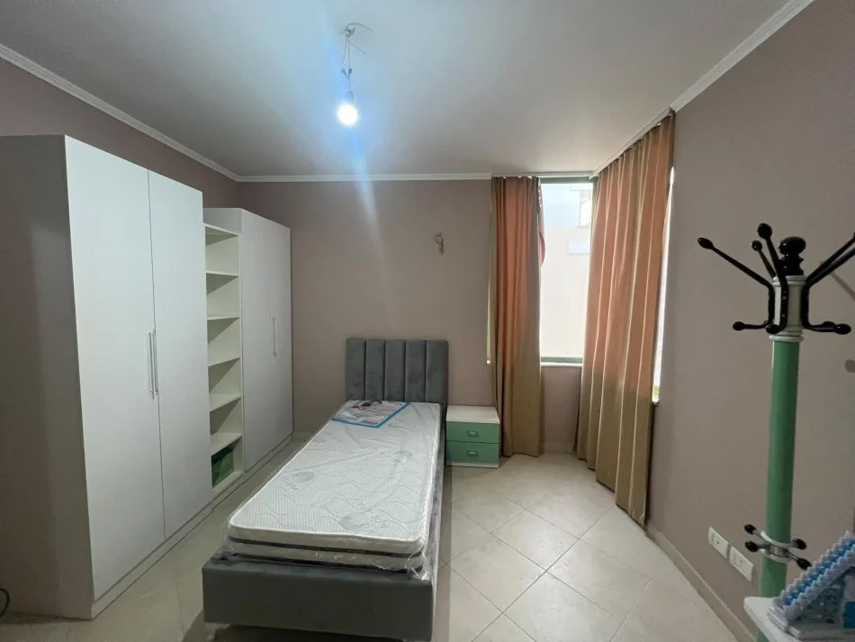 Durres, jap me qera apartament 2+1+Aneks Kati 10, 699 € (Vollga Lagja 1)
