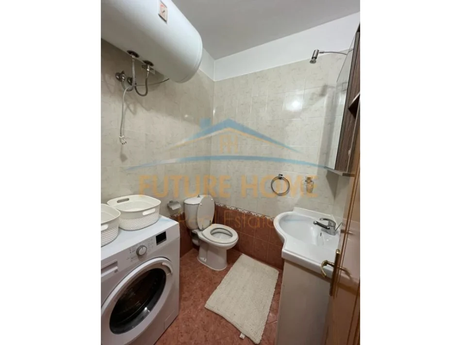 Tirane, jepet me qera apartament 1+1 Kati 3, 105 m² 600 € (RRUGA E BARRIKADAVE)
