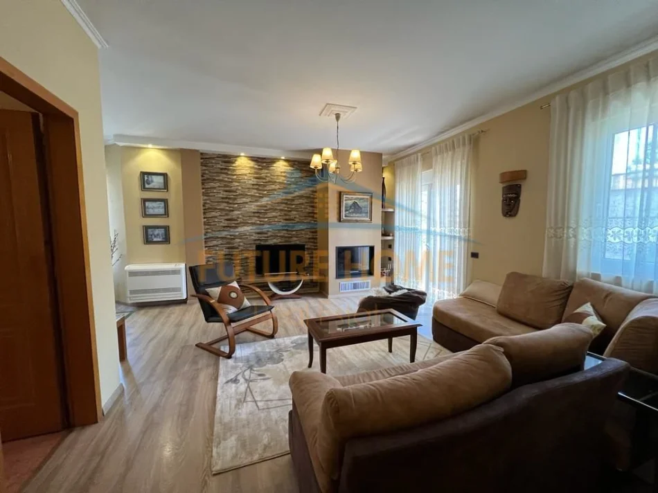 Tirane, jepet me qera apartament 1+1 Kati 3, 105 m² 600 € (Rruga e Barrikadave)