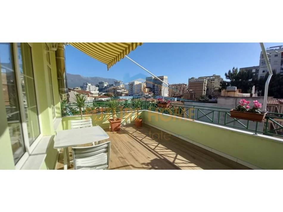 Tirane, jepet me qera apartament 1+1 Kati 4, 105 m² 700 € (RRUGA E BARRIKADAVE)