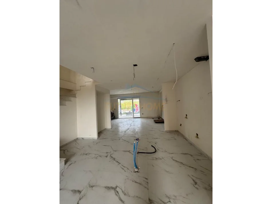 Tirane, shitet apartament Dublex Kati 0, 194 m² 223.000 € (Fresk)