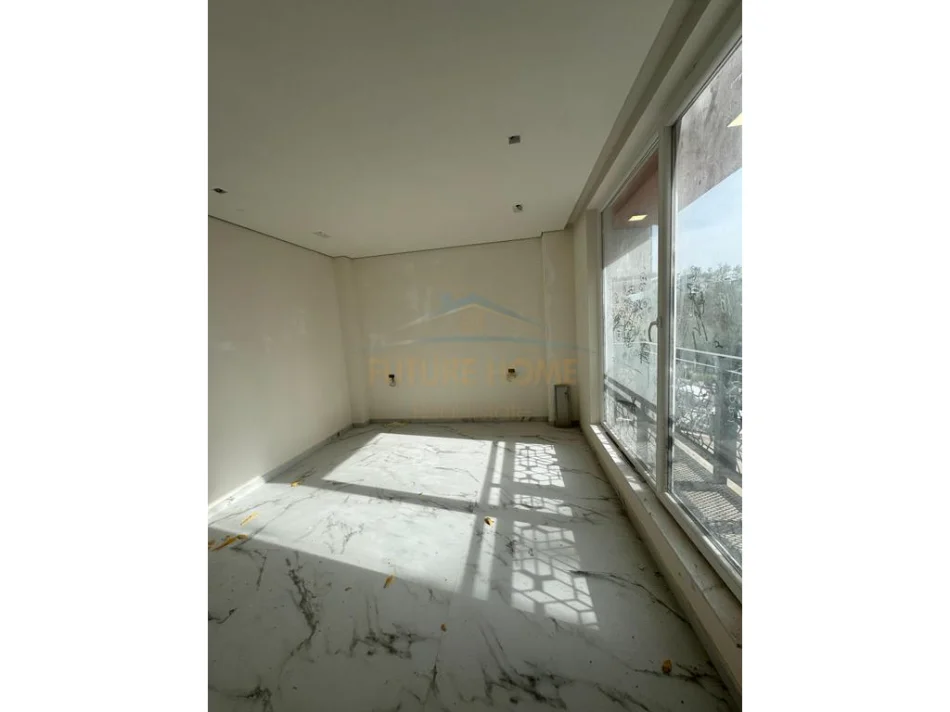 Tirane, shitet apartament Dublex Kati 0, 194 m² 223.000 € (Fresk)