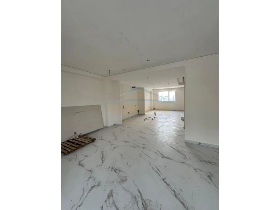 Tirane, shitet apartament Dublex Kati 0, 194 m² 223.000 € (Fresk)