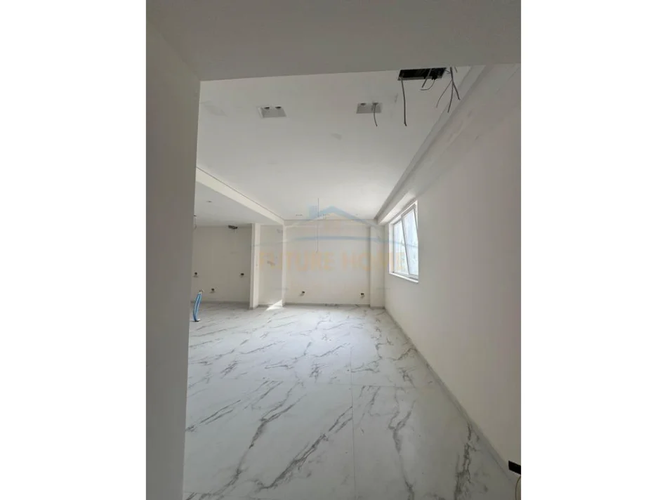 Tirane, shitet apartament Dublex Kati 0, 194 m² 223.000 € (Fresk)