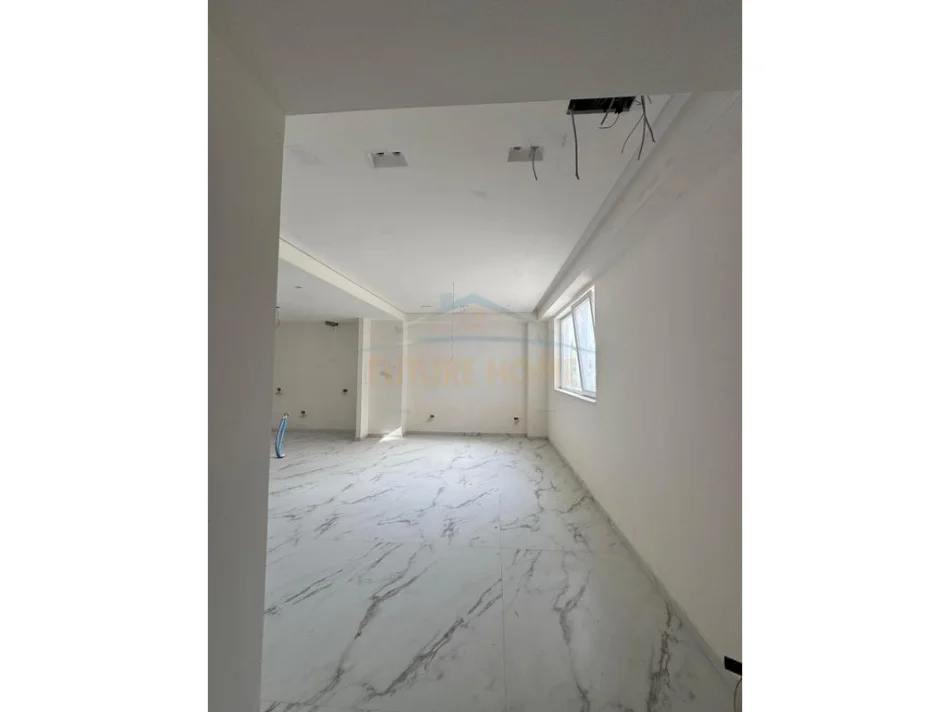 Tirane, shitet apartament duplex 3+1+Ballkon Kati 0, 194 m² 223.000 € (Fresk)