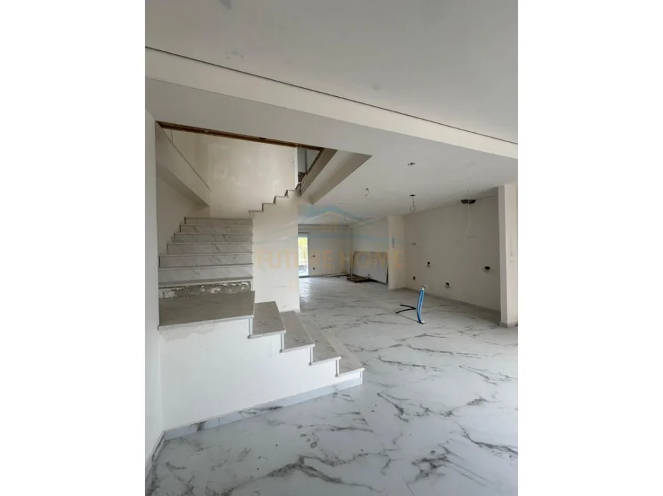 Tirane, shitet apartament Dublex Kati 0, 194 m² 223.000 € (Fresk)