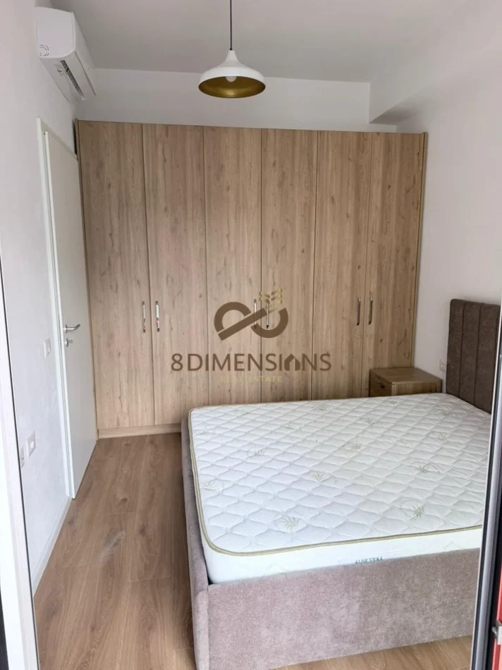 Tirane, jepet me qera apartament 1+1+Ballkon Kati 5, 44 m² 400 € (ali demi)
