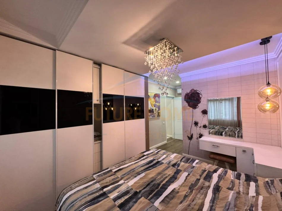 Tirane, shitet apartament 2+1+Ballkon Kati 3, 120 m² 360.000 € (LIQENI I THATE)