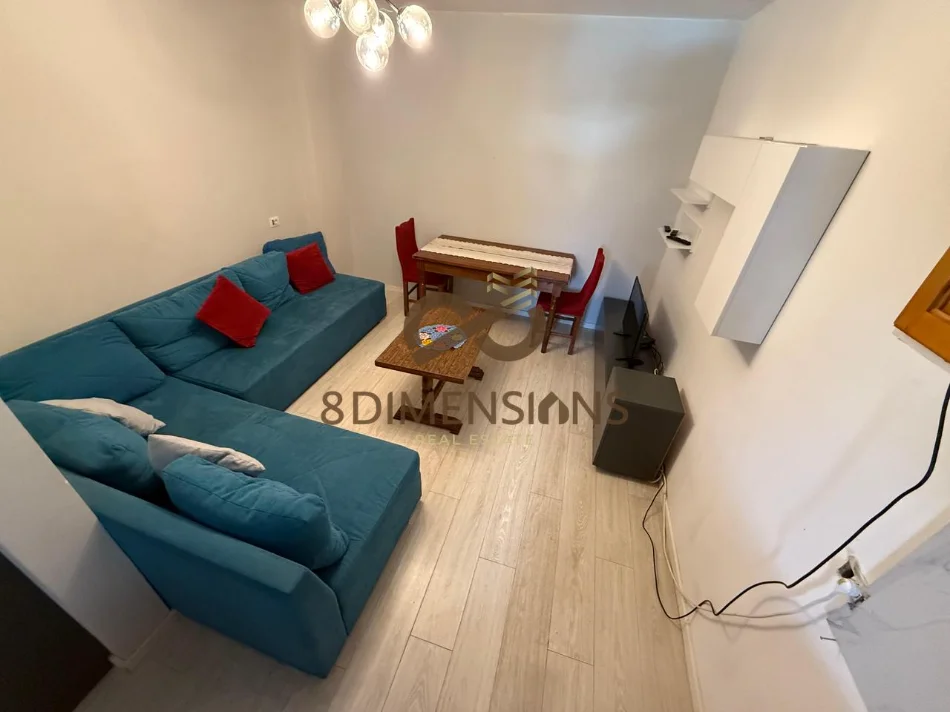Tirane, jepet me qera apartament 1+1 Kati 1, 42 m² 300 € 