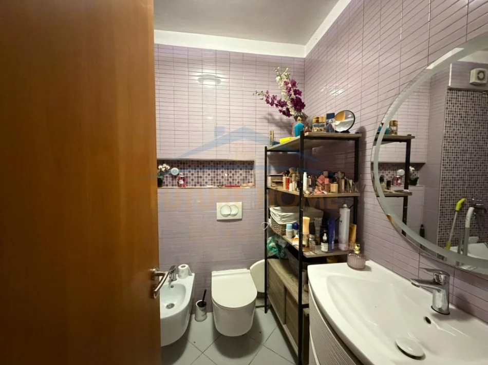 Tirane, shitet apartament 2+1+Ballkon Kati 2, 106 m² 300.000 € 